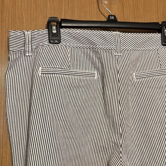 Loft crop Striped Black and White crop Pants size 14 - Picture 6 of 6